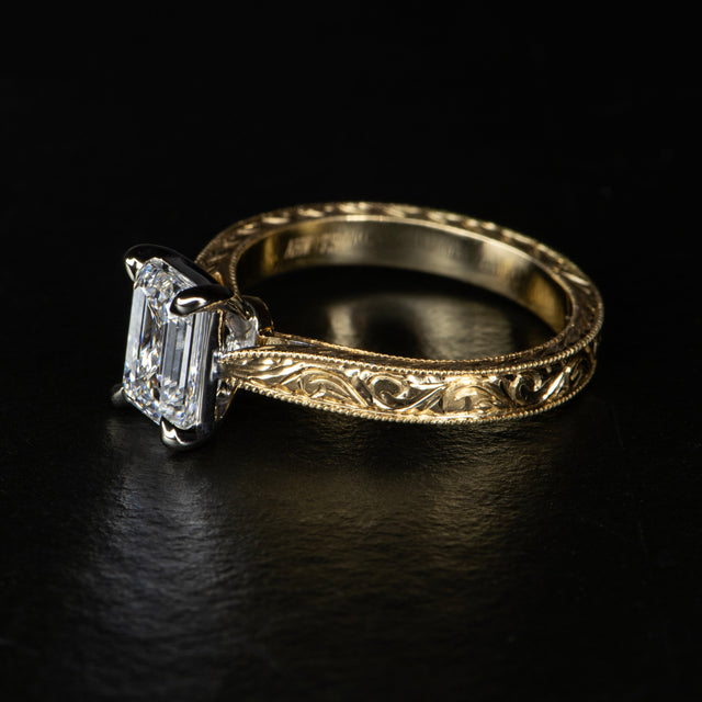 WOMEN'S ENGAGEMENT RINGS
