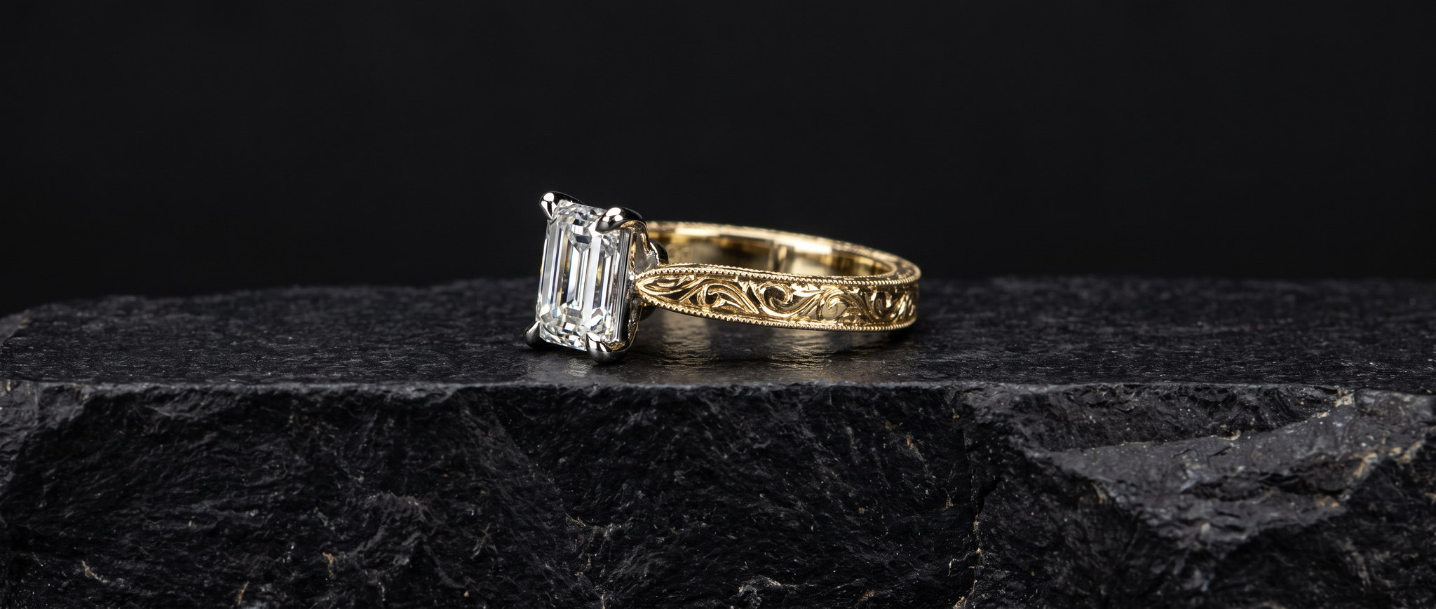 WOMEN'S ENGAGEMENT RINGS