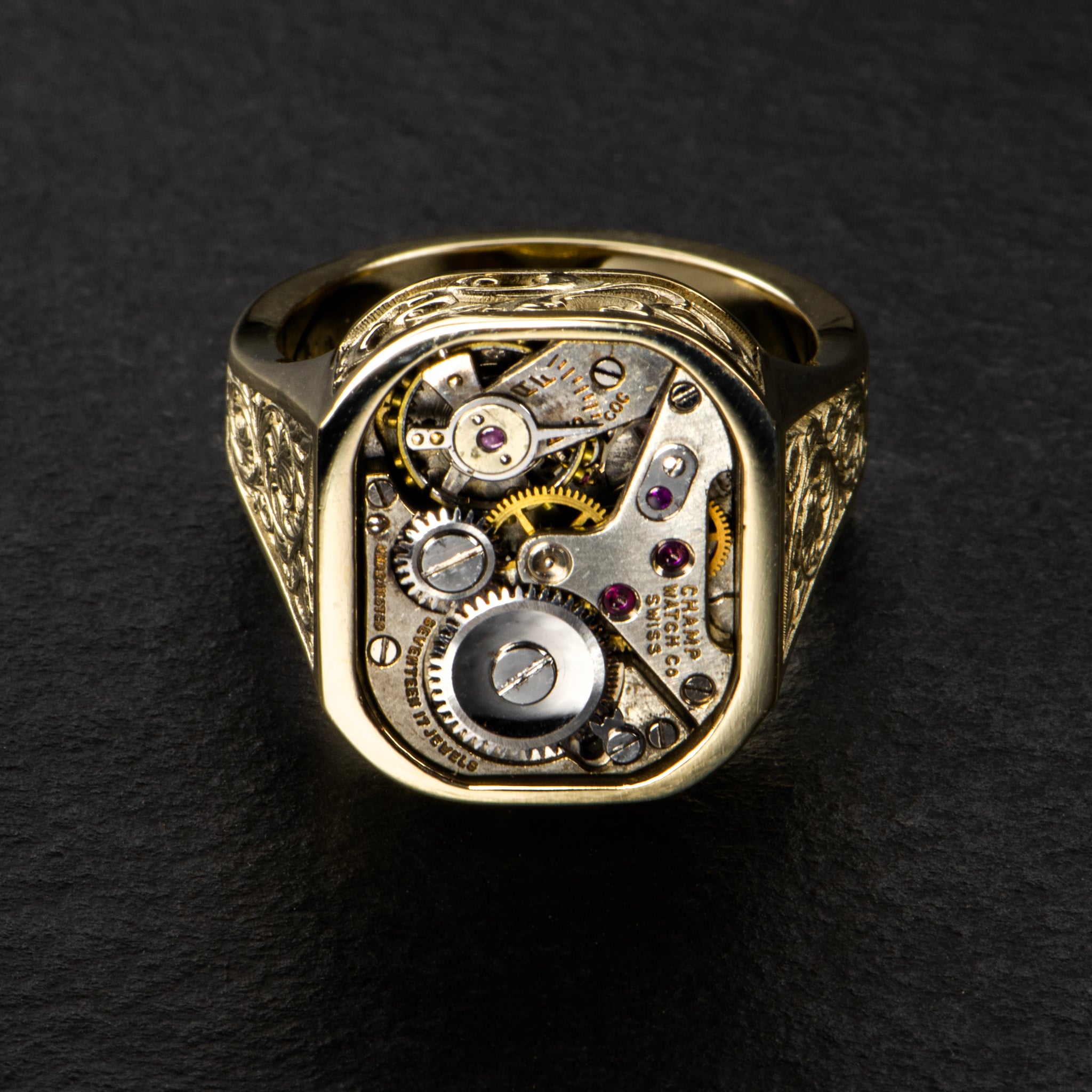 Yellow Gold Signet - VESTIGE - AHW Studio