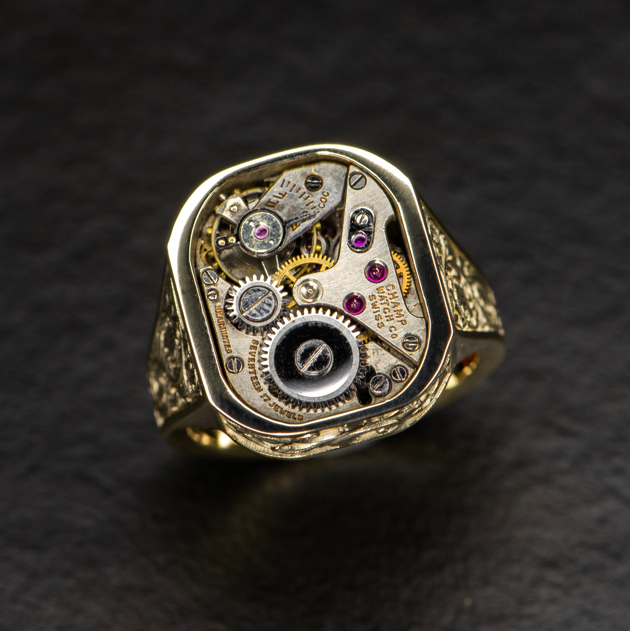 Yellow Gold Signet - VESTIGE - AHW Studio