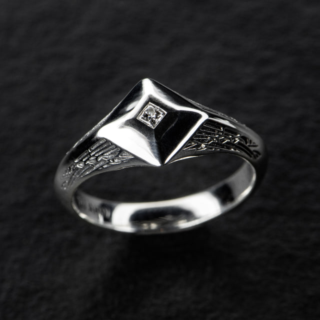 Diamond Signet Ring - PYRAMIDION