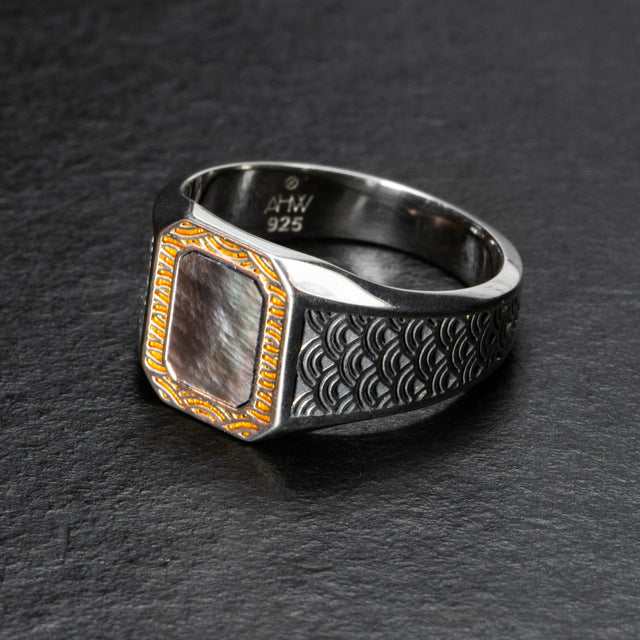 Gold Pearl Signet - KUROSHIO
