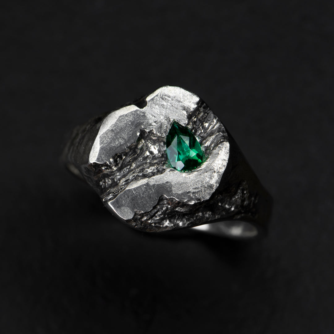Emerald Signet Ring - VIRIDIAN - AHW Studio