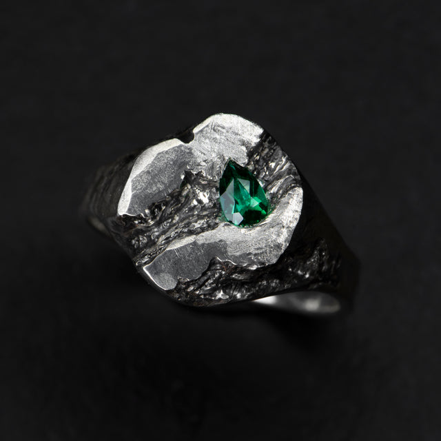 Emerald Signet Ring - VIRIDIAN - AHW Studio